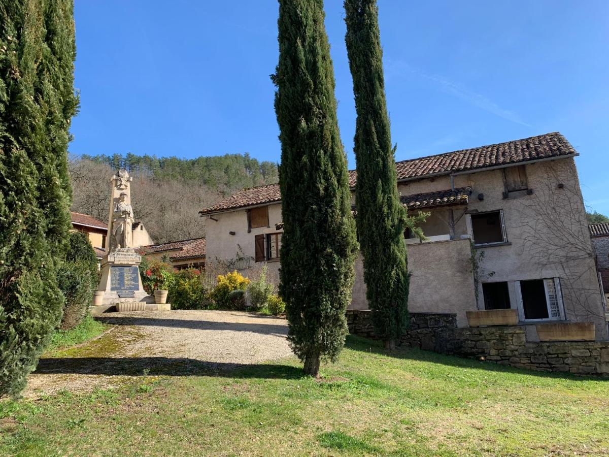Spacious Apartment In A Charming, Tranquil Village Saint-Vincent-Rive-dʼOlt Exterior foto