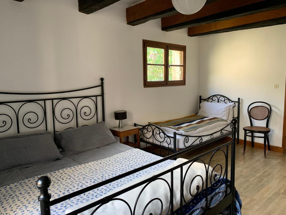 Spacious Apartment In A Charming, Tranquil Village Saint-Vincent-Rive-dʼOlt Exterior foto
