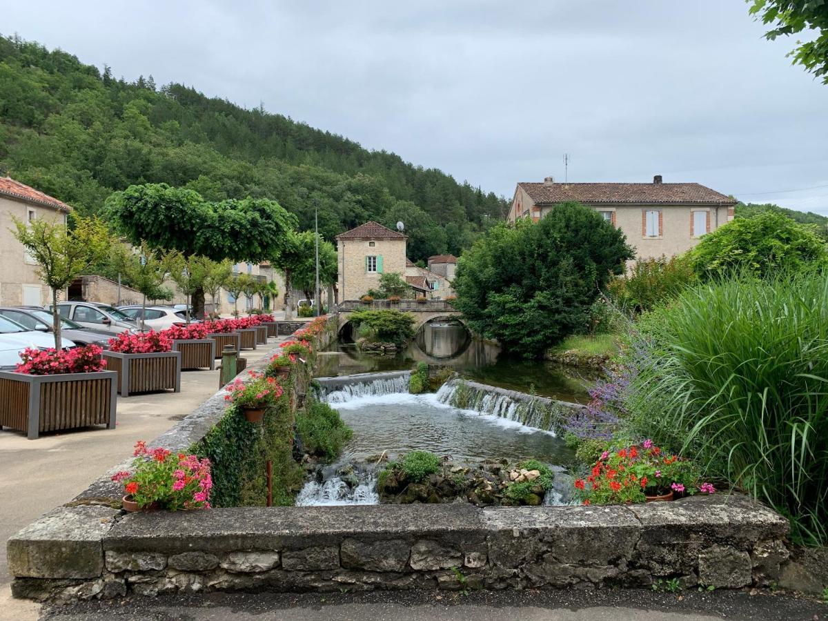 Spacious Apartment In A Charming, Tranquil Village Saint-Vincent-Rive-dʼOlt Exterior foto