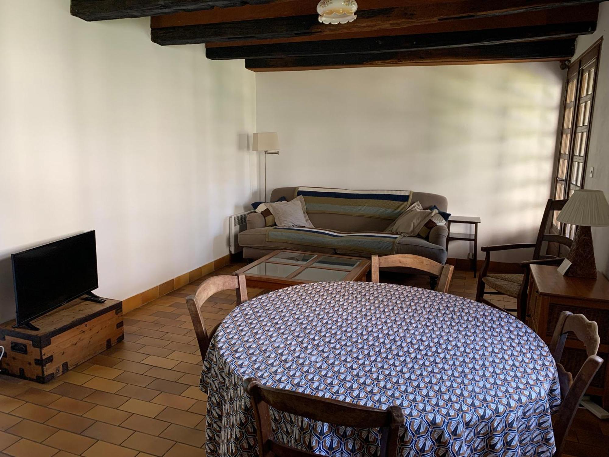 Spacious Apartment In A Charming, Tranquil Village Saint-Vincent-Rive-dʼOlt Exterior foto
